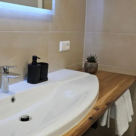 Elodia Luxus Apartment, Wlan, Terrasse, Kueche, Handtuecher * Heidenheim an der Brenz