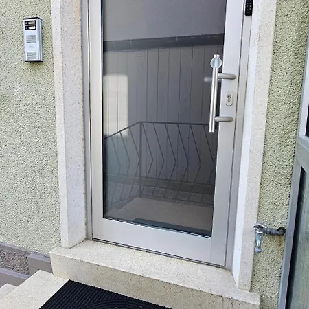 Elodia Luxus Apartment, Wlan, Terrasse, Kueche, Handtuecher 아파트 *