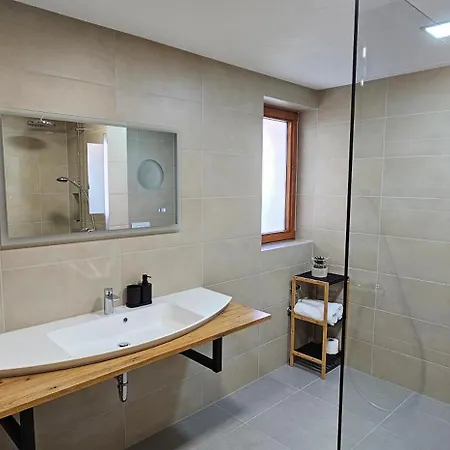 Elodia Luxus Apartment, Wlan, Terrasse, Kueche, Handtuecher 아파트 하이덴하임안데어브렌츠